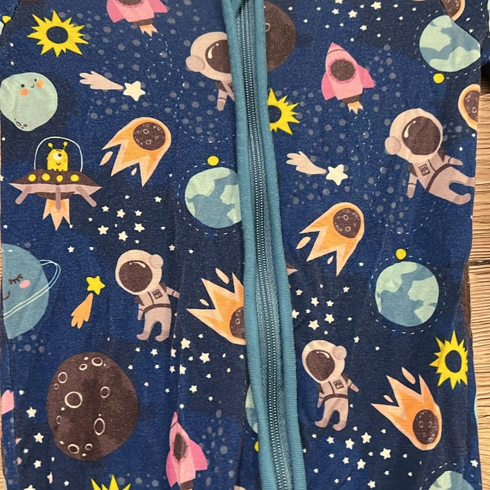 Little sleepies 6-12m one pice - Picture 2 of 4